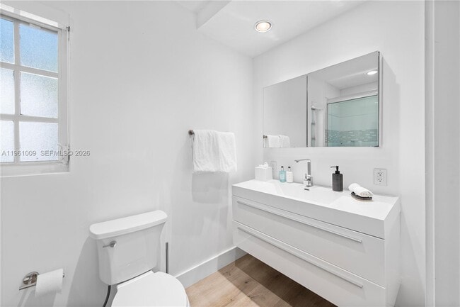 Building Photo - 253 N Coconut Ln