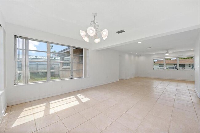 Building Photo - 7701 NW 15th Ct