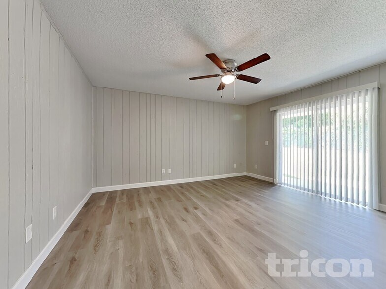 Building Photo - 902 Check Pl