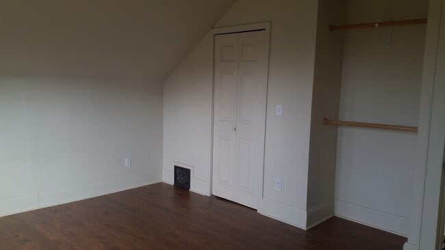 Building Photo - Exquisite 3 Bed, 1.75 Bath Home in Old Fai...