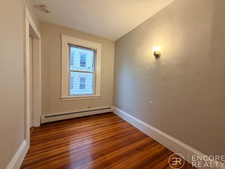 Building Photo - 56 Hancock St