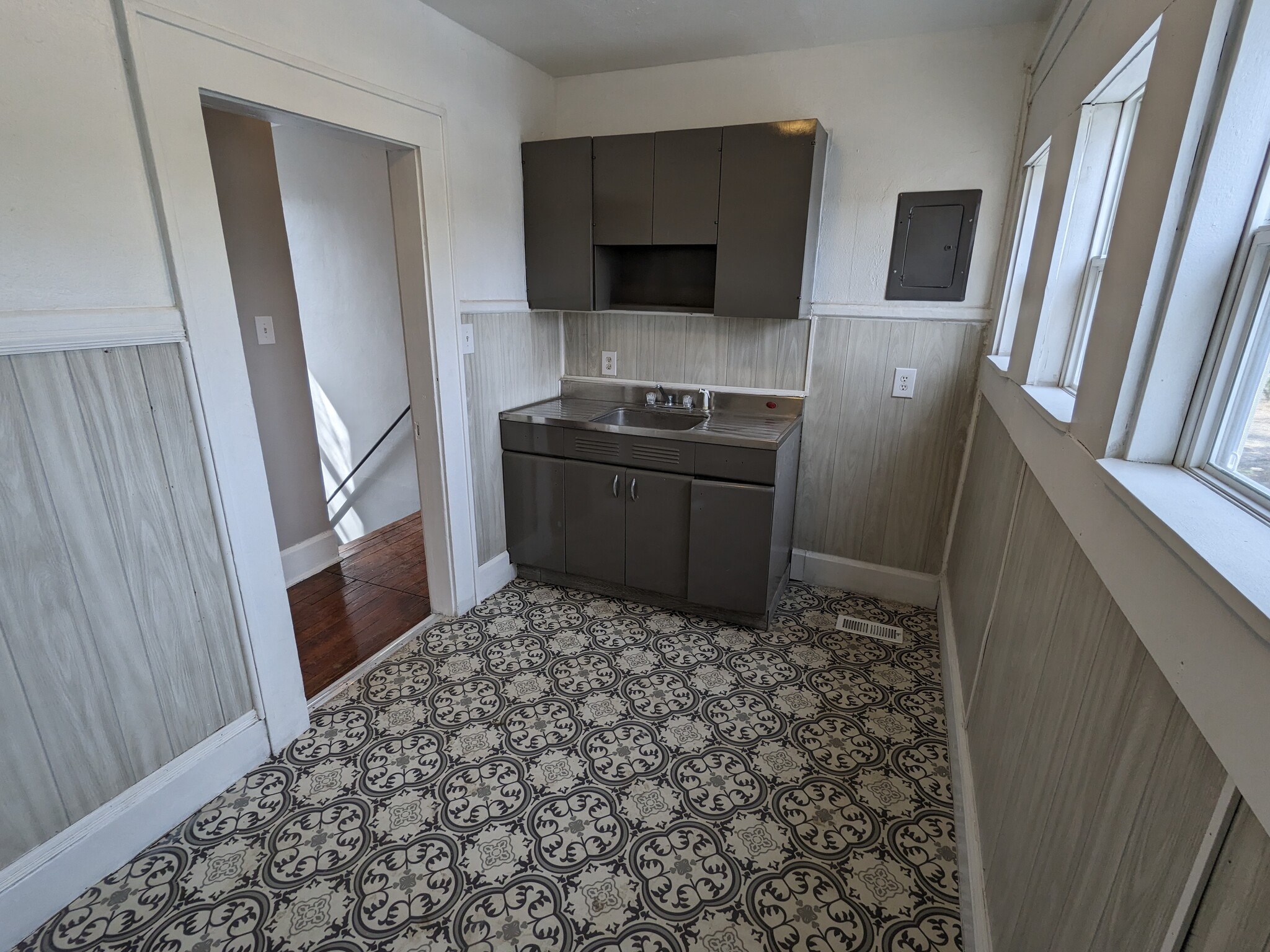 Building Photo - 216 W 12th St