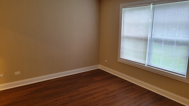 Building Photo - 15 Foxcroft Rd