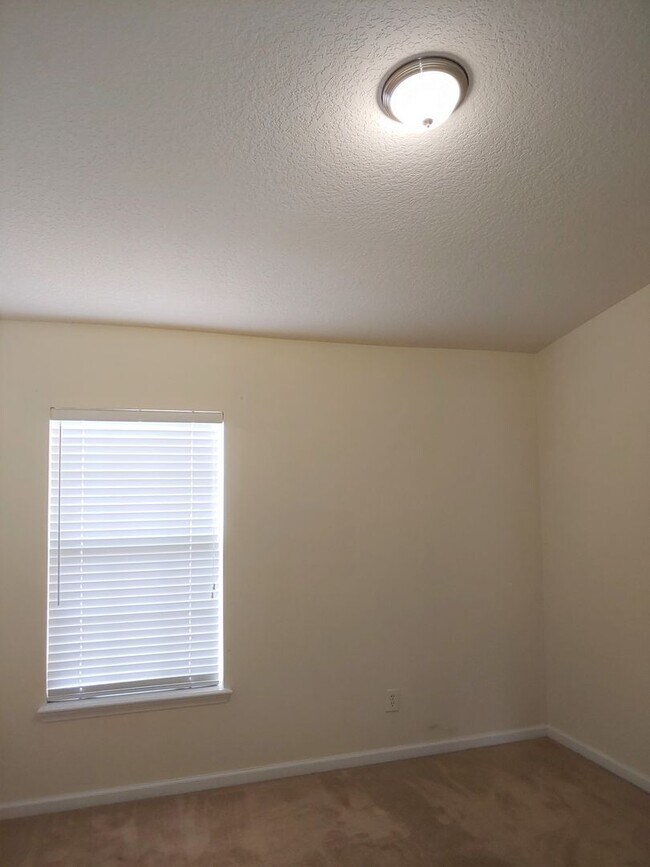 Building Photo - Wolf Creek Townhome