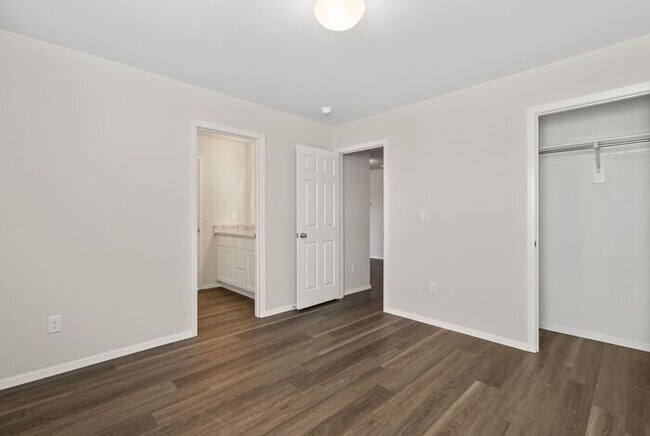 Building Photo - Discover Modern Living | Comfortable 3 Bedroom, 2.5 Bath Home with Upstairs Loft in Farmington
