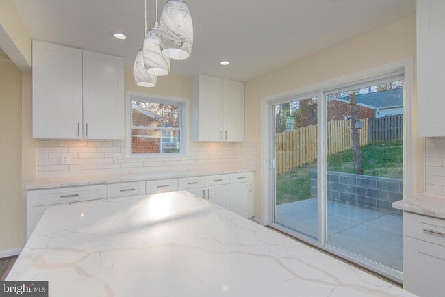 Building Photo - 14 N Montague St