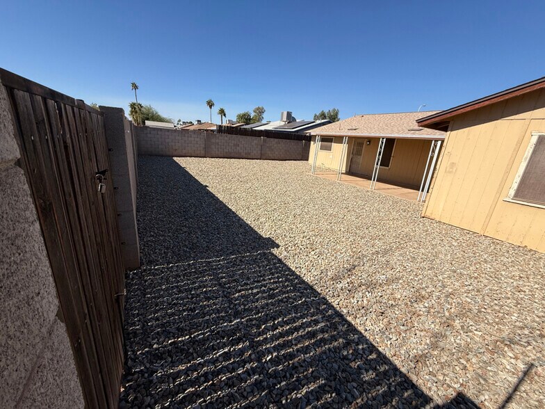 Building Photo - 807 W Palomino Dr