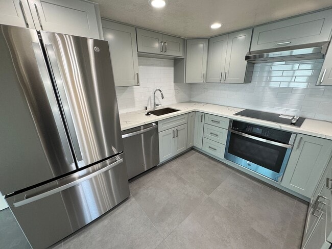 Building Photo - Beautifully Renovated 4-Bedroom Home in We...