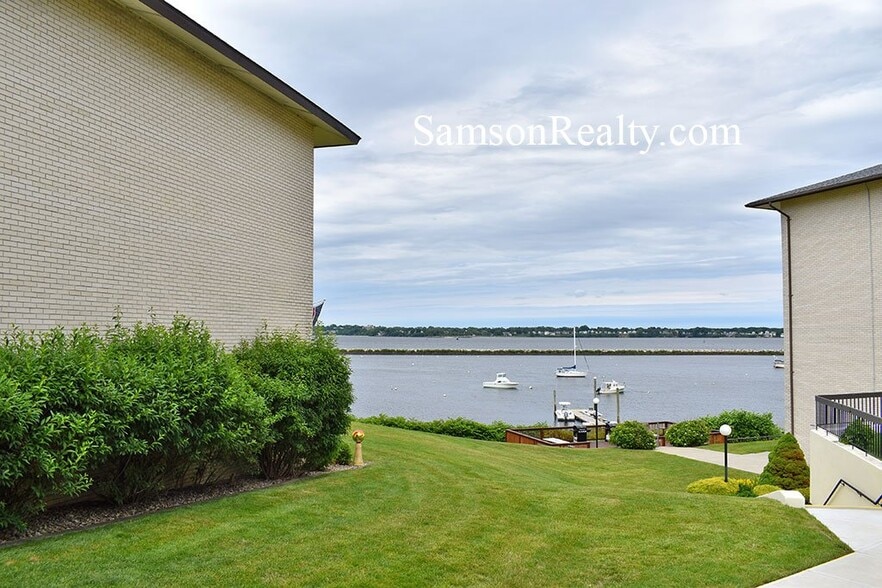 Building Photo - 400 Narragansett Pkwy