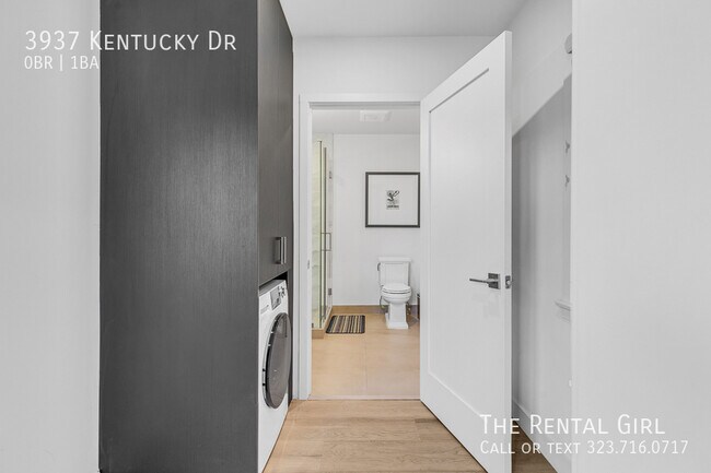 Building Photo - 3937 Kentucky Dr