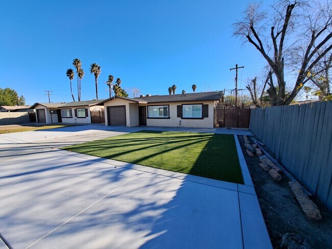 Building Photo - Nice and Cozy Duplex in the Heart of Hemet is now for rent