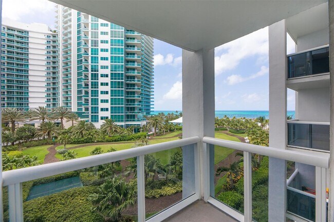 Building Photo - 10275 Collins Ave