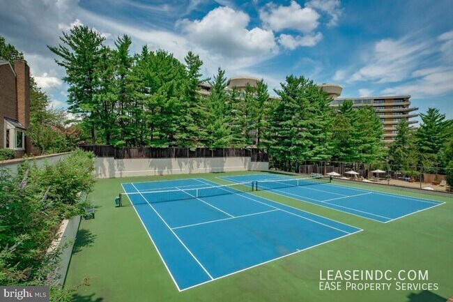Building Photo - 4333 Embassy Park Dr NW
