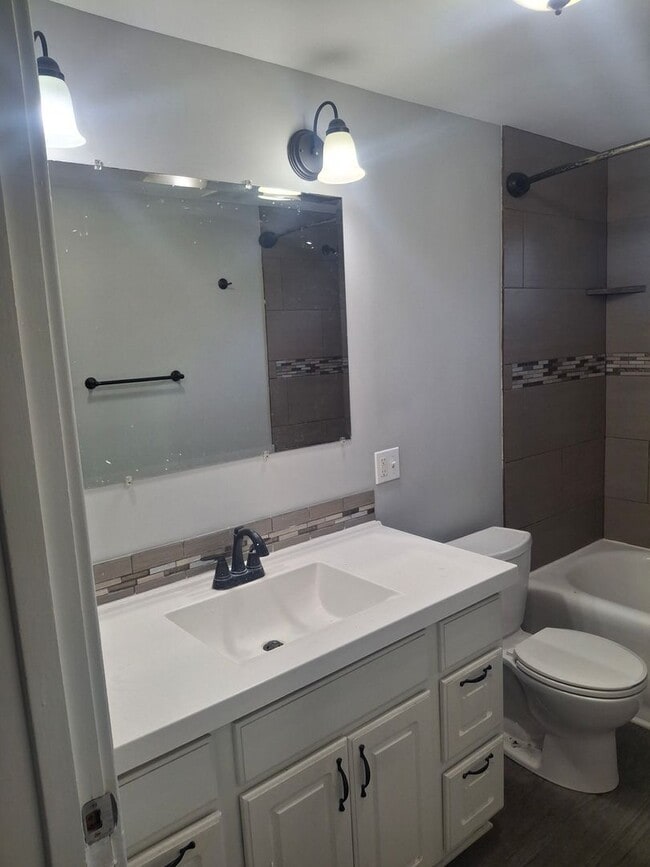 Building Photo - Four bedroom house for rent