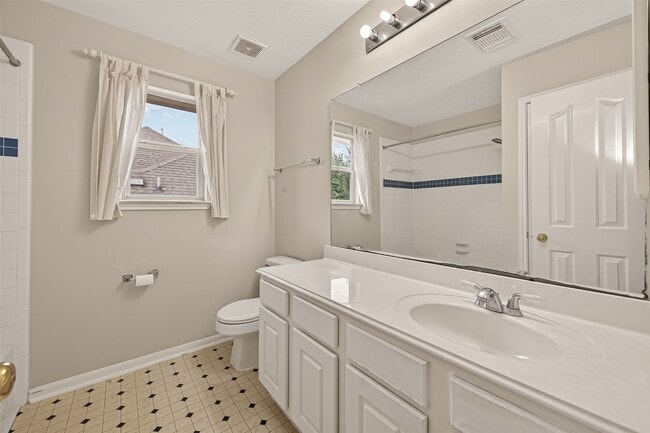 Building Photo - 3127 Edgewood Dr