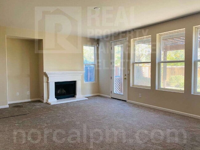 Building Photo - 116 Burgundy Ct