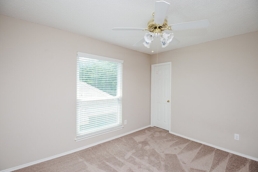 Building Photo - 5029 Lodgepole Ln