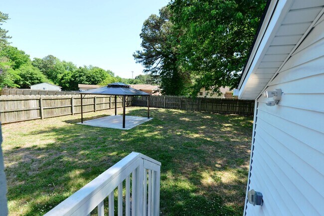 Building Photo - Renovated Ranch!