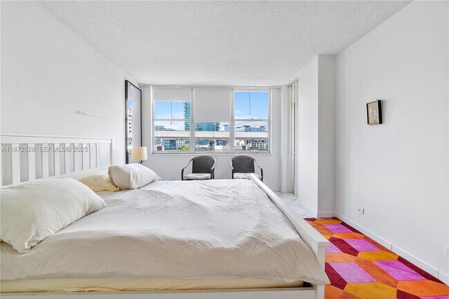 Building Photo - 6039 Collins Ave