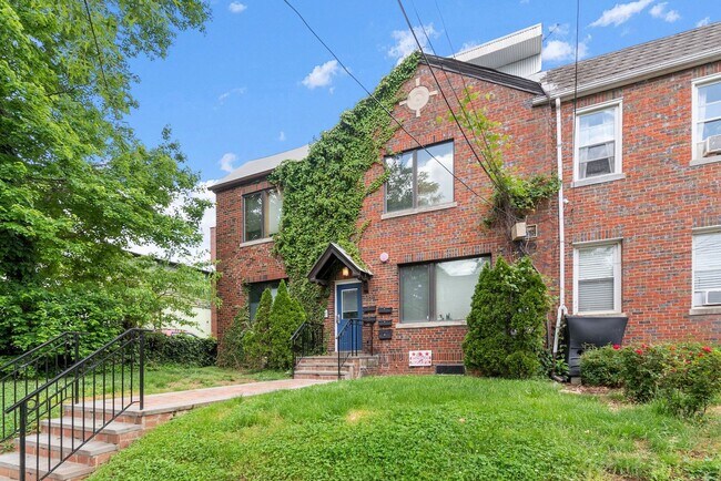 Building Photo - Modern 2B/2B with Parking | Minutes to Brookland Metro, Catholic University, MedStar & Children’s...