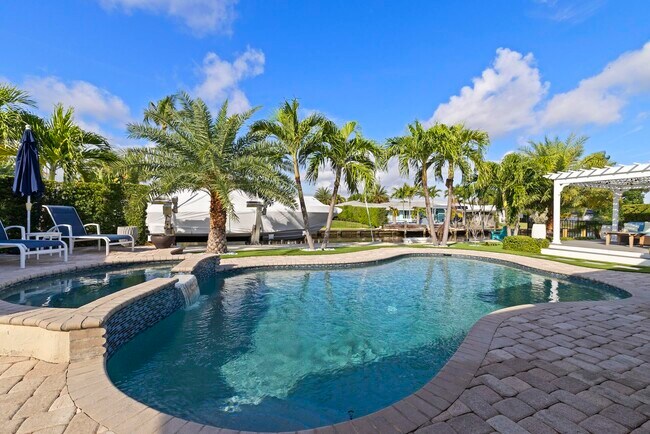 Building Photo - 6251 NE 19th Terrace