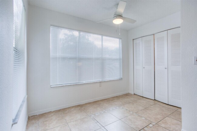 Building Photo - 663 Vista Isles Dr