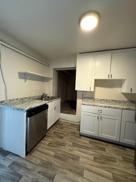 Building Photo - 1559 S Lininger Dr