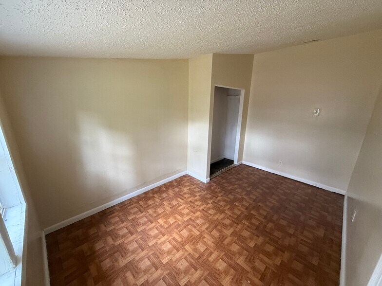 Building Photo - 3 Talladega Trl