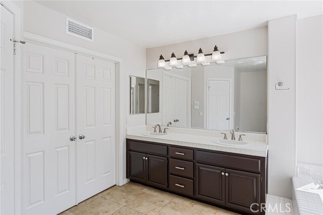 Building Photo - 10585 Bruns Dr