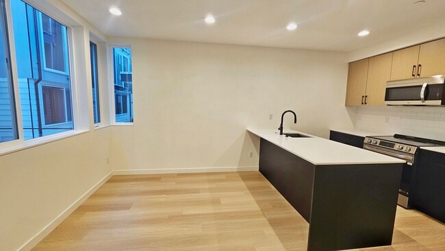 Building Photo - Brand New 2 Bed 2 Bath Townhome in North Beacon Hill, Seattle.