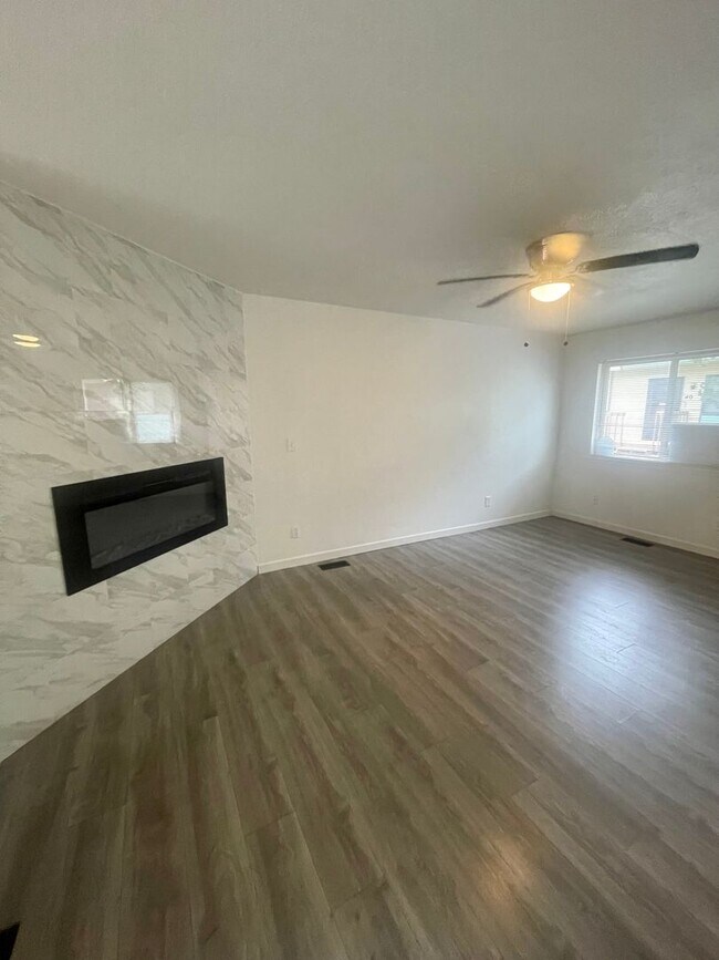 Building Photo - 12 Murray Heights Dr