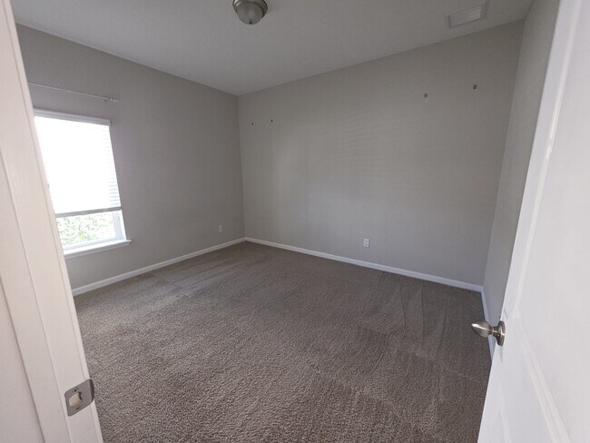 Building Photo - 312 Clarys Run