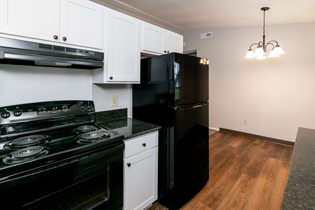 Building Photo - 1207 Middleneck Dr