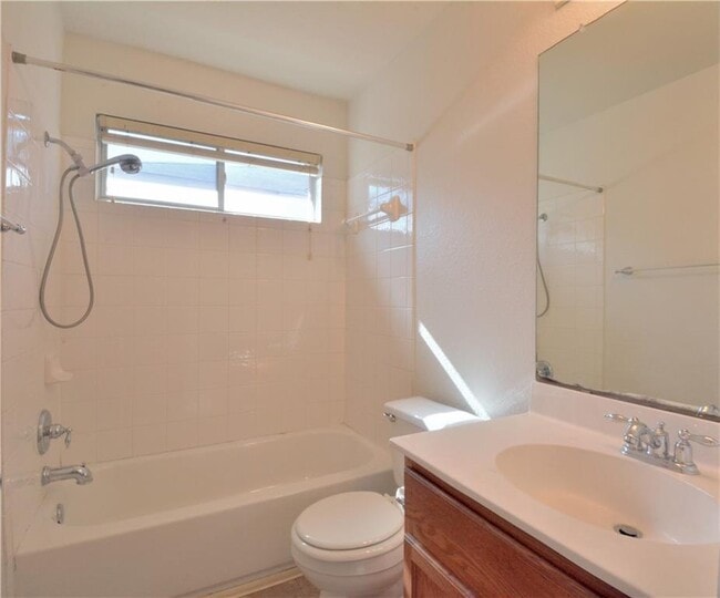 Building Photo - 1520 Darjeeling Dr