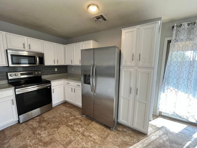 Building Photo - COMING SOON! Gorgeous 3 Bed 2 Bath in Buck...