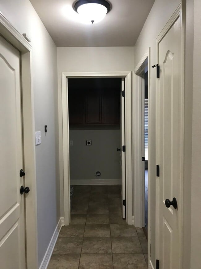 Building Photo - KINGS POINT-GATED COMMUNITY NEAR LSUS COLLEGE