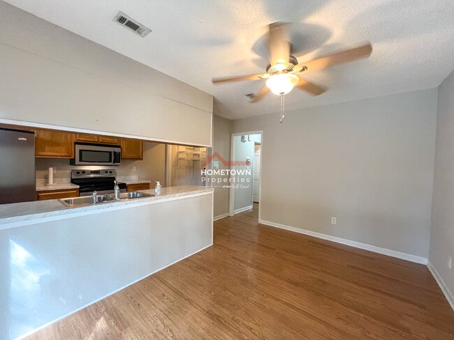 Building Photo - Location! 2-Bed Townhouse with 2.5 Baths i...