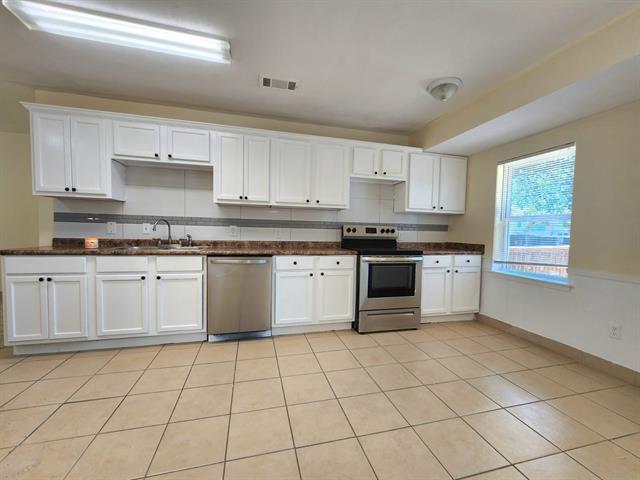 Building Photo - 2425 Salmon St