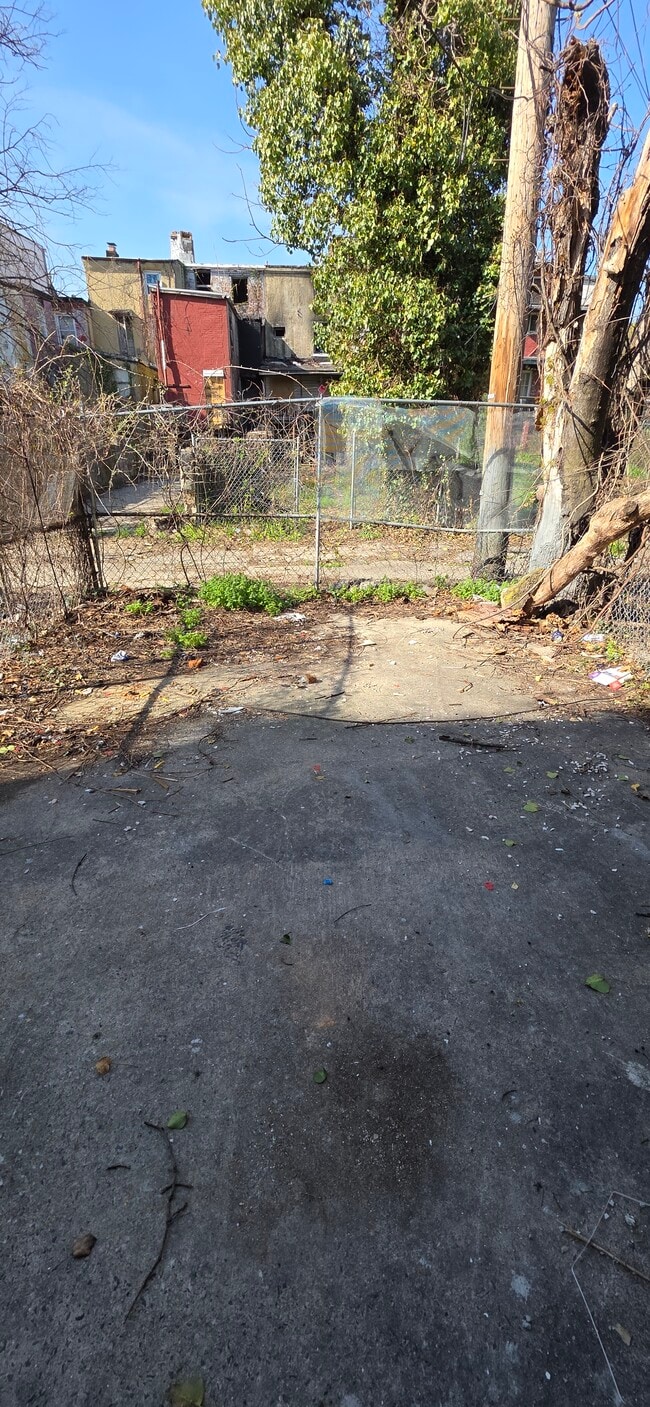 Building Photo - 1828 W Lombard St