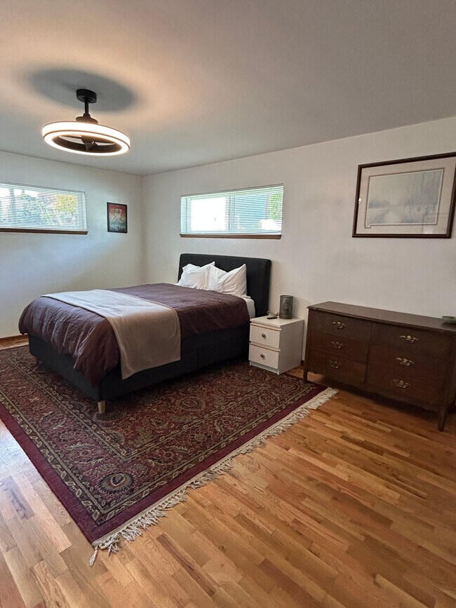 Building Photo - 302 N 37th Ave