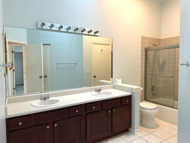 Building Photo - 809 Spring Creek Ct