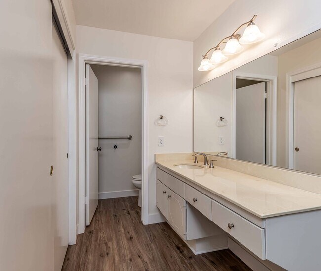 Building Photo - Spacious Single-Family Home with Yard!