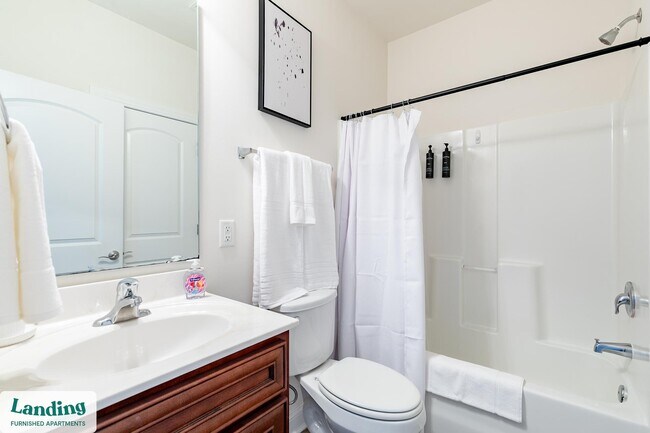 Building Photo - 2118 Silvercrest Dr