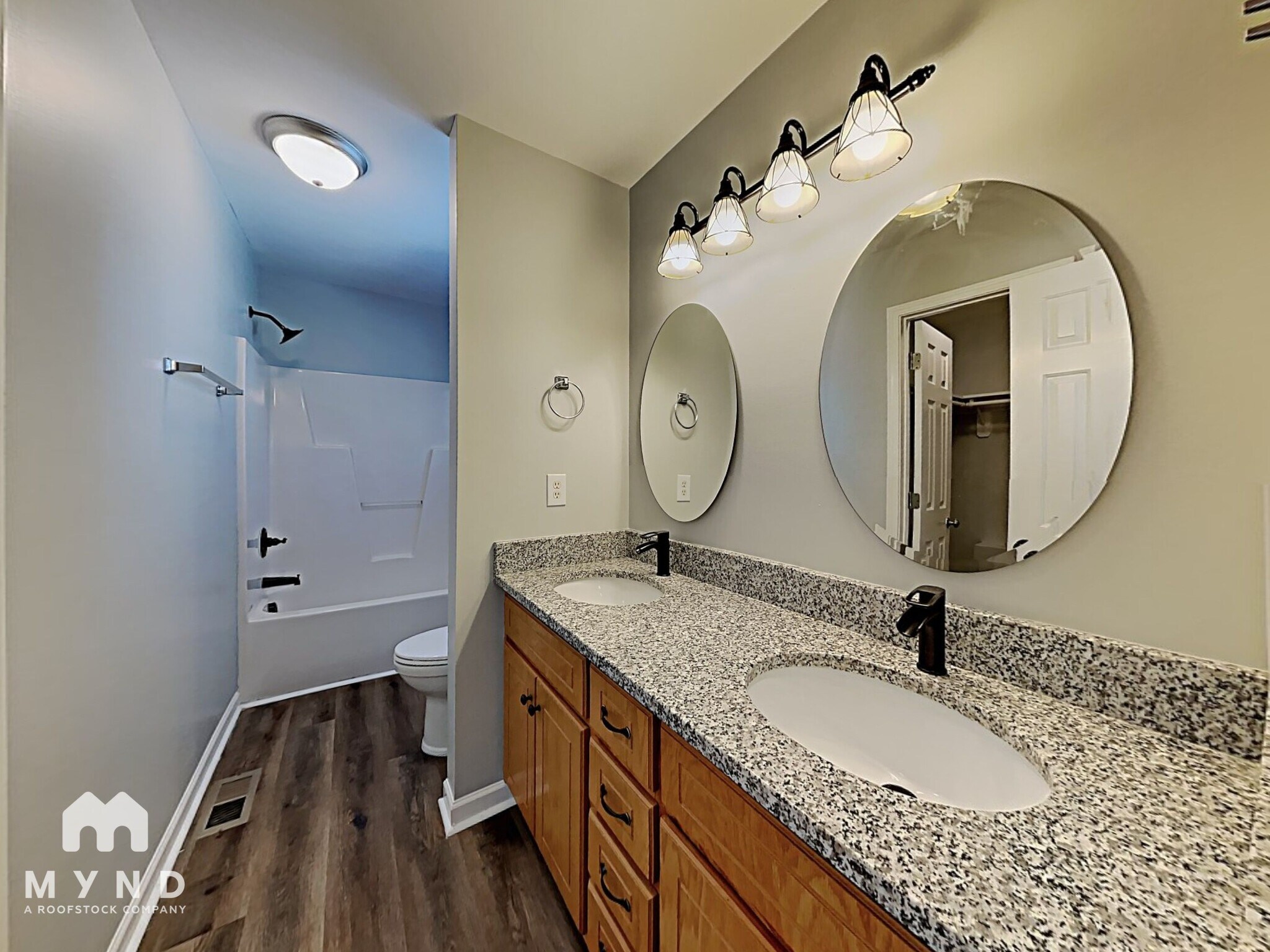 Building Photo - 560 Sunray Dr