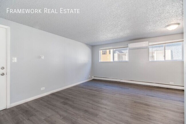 Building Photo - 824 12th St