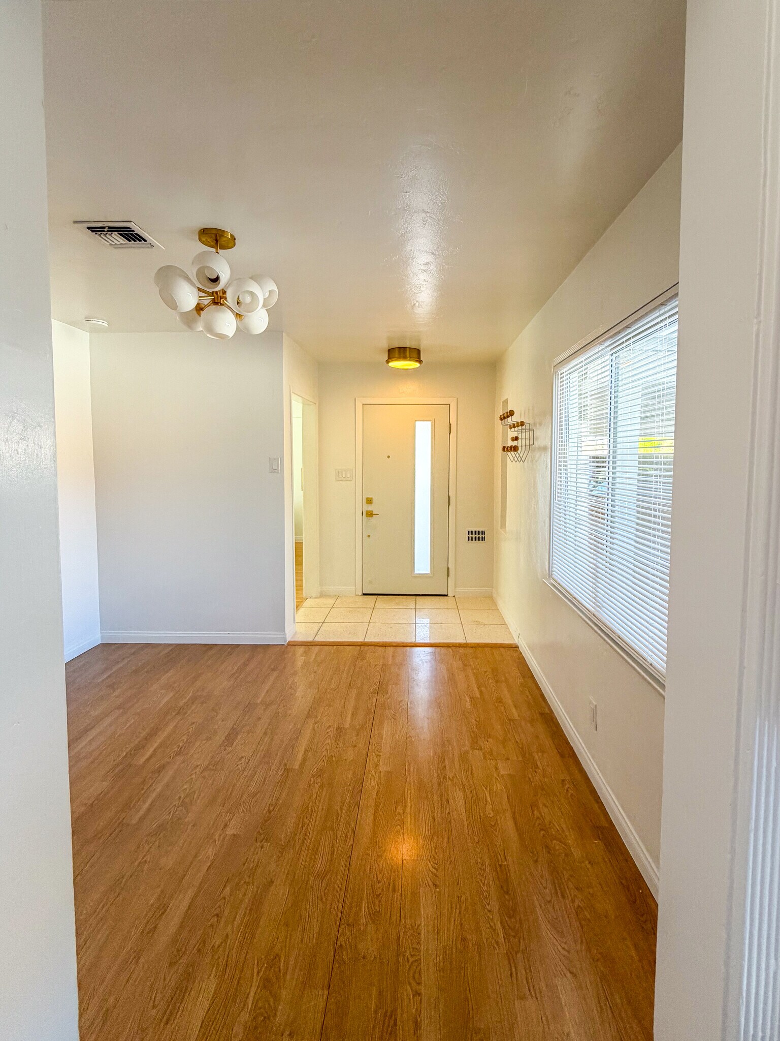 Building Photo - 925 Park Paseo