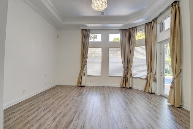 Building Photo - 6711 Royal Orchid Cir