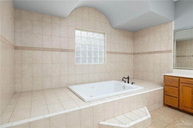 Building Photo - 30 Chloe Rae Cir