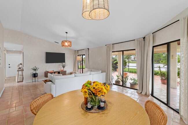 Building Photo - 12541 Shoreside Ln