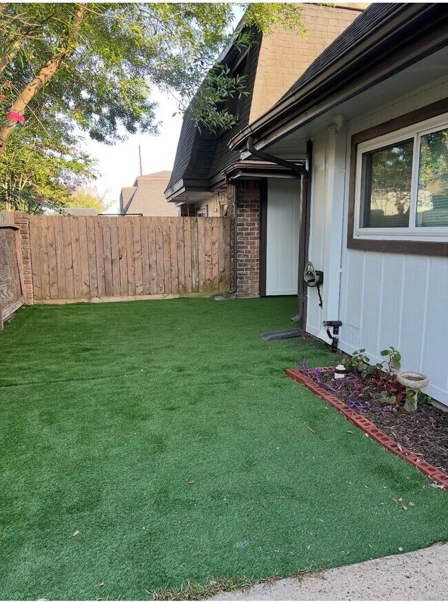 Building Photo - 12026 Mighty Oak Dr